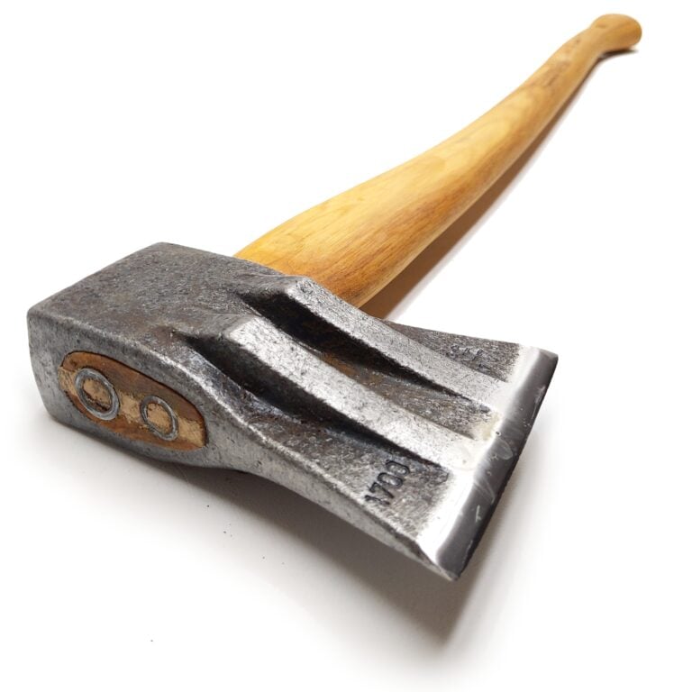 Forged splitting axe with 1700 gram / 1.7 kg head weight