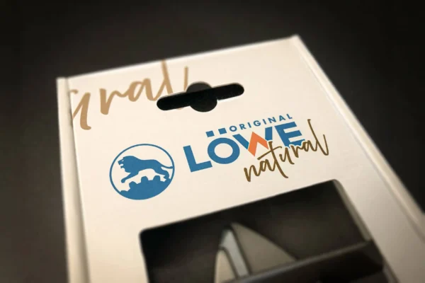Plastic-free packaging lion